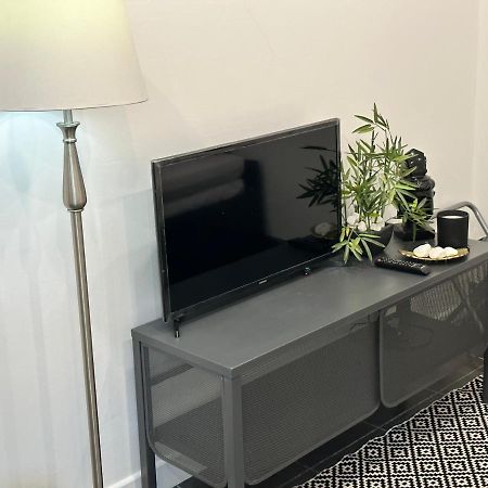 Modern Flat In Central Egham By Windsor Castle, Staines-Upon-Thames And Heathrow Airport Kültér fotó