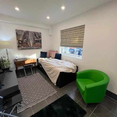 Modern Flat In Central Egham By Windsor Castle, Staines-Upon-Thames And Heathrow Airport Kültér fotó