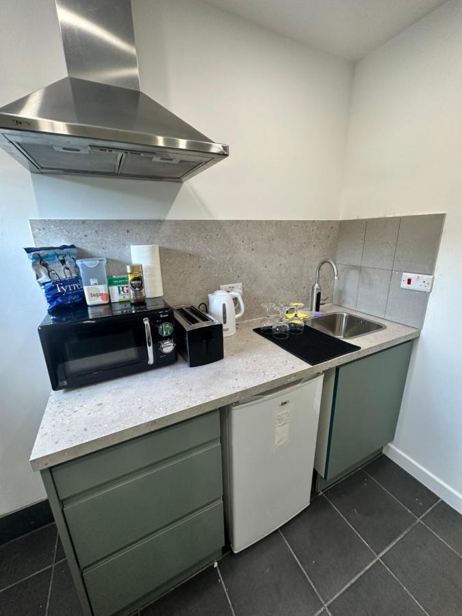 Modern Flat In Central Egham By Windsor Castle, Staines-Upon-Thames And Heathrow Airport Kültér fotó