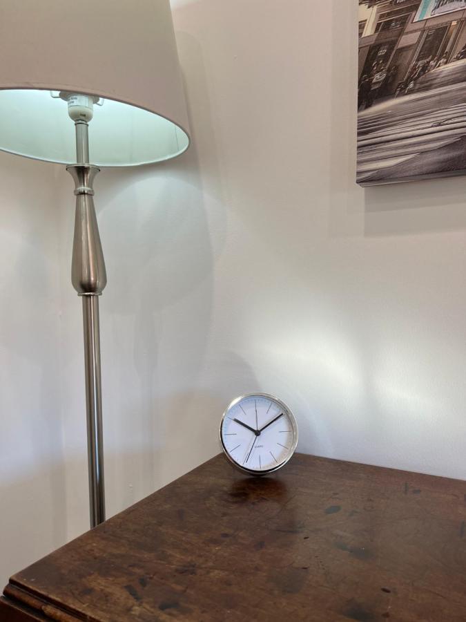 Modern Flat In Central Egham By Windsor Castle, Staines-Upon-Thames And Heathrow Airport Kültér fotó