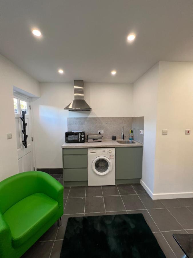 Modern Flat In Central Egham By Windsor Castle, Staines-Upon-Thames And Heathrow Airport Kültér fotó
