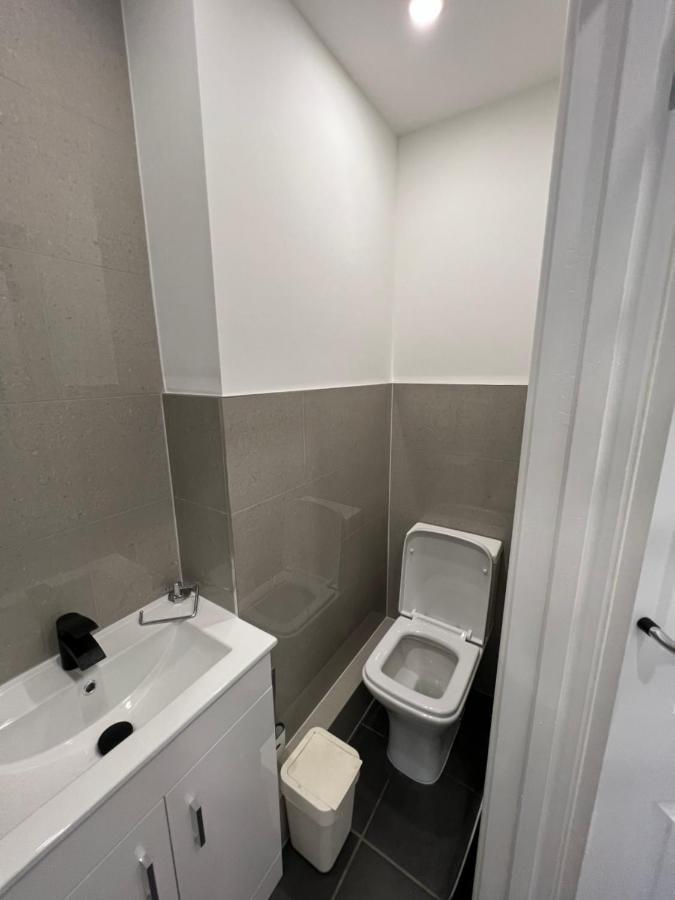 Modern Flat In Central Egham By Windsor Castle, Staines-Upon-Thames And Heathrow Airport Kültér fotó