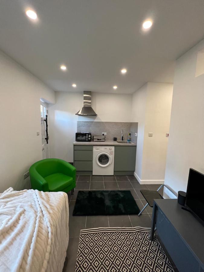 Modern Flat In Central Egham By Windsor Castle, Staines-Upon-Thames And Heathrow Airport Kültér fotó