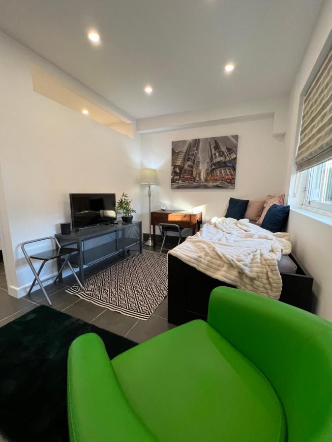 Modern Flat In Central Egham By Windsor Castle, Staines-Upon-Thames And Heathrow Airport Kültér fotó