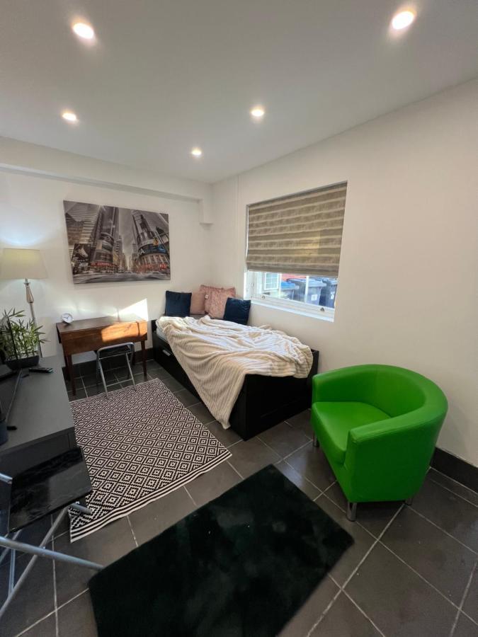 Modern Flat In Central Egham By Windsor Castle, Staines-Upon-Thames And Heathrow Airport Kültér fotó